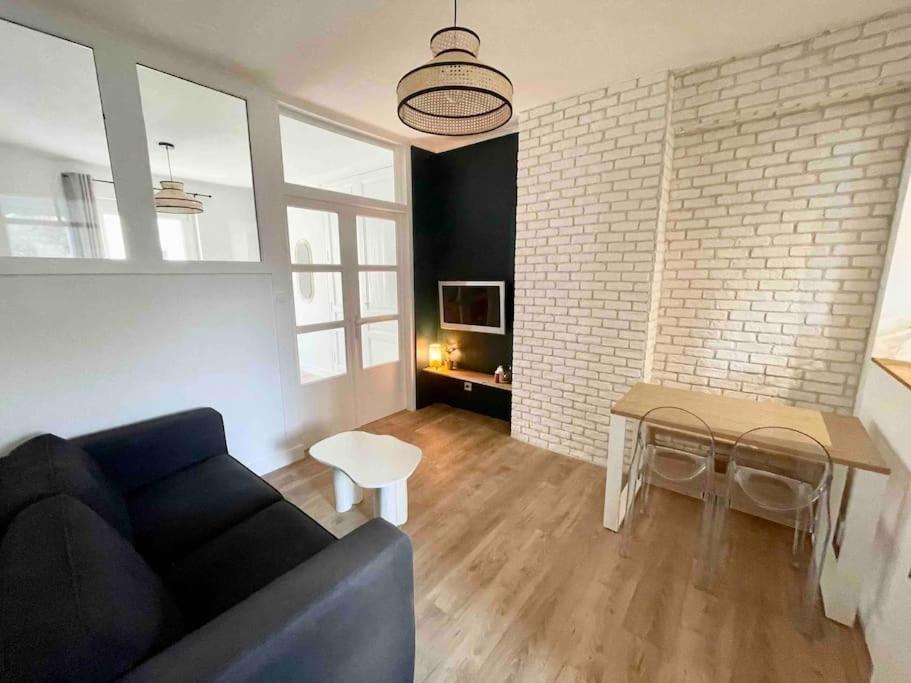 Chez Elo Apartment Тур Екстериор снимка